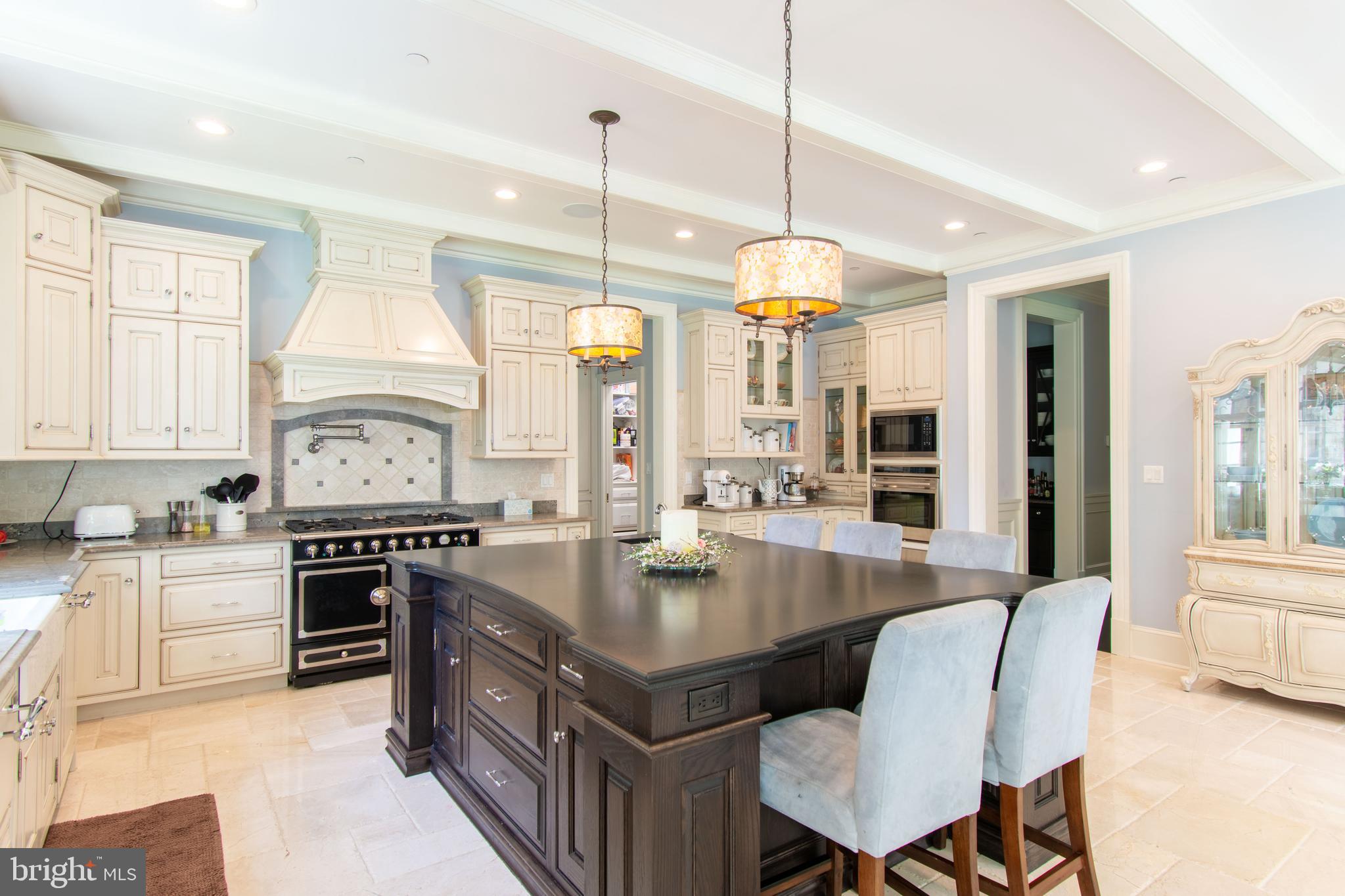 9101 Burning Tree Road Bethesda, MD 20817 - Photo 5 of 39