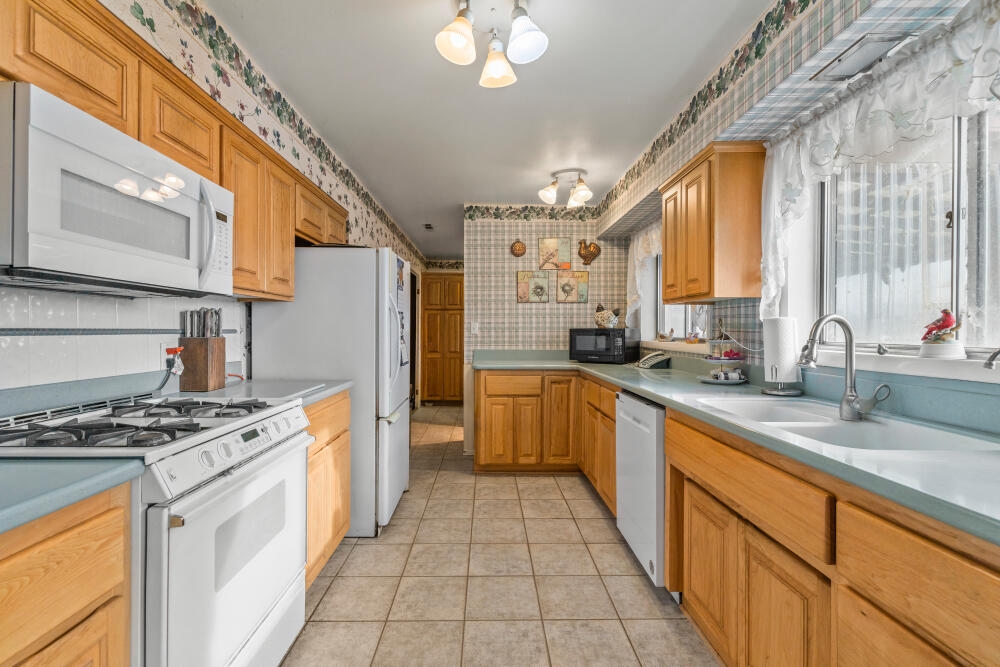 1460 Joe Wright Road Klamath Falls, OR 97603 - Photo 19 of 78 1460JoeWrightRdInterior-9
