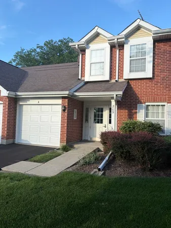 $285,000 | 205 Ashbury Lane East, Unit E3, Roselle, IL 60172