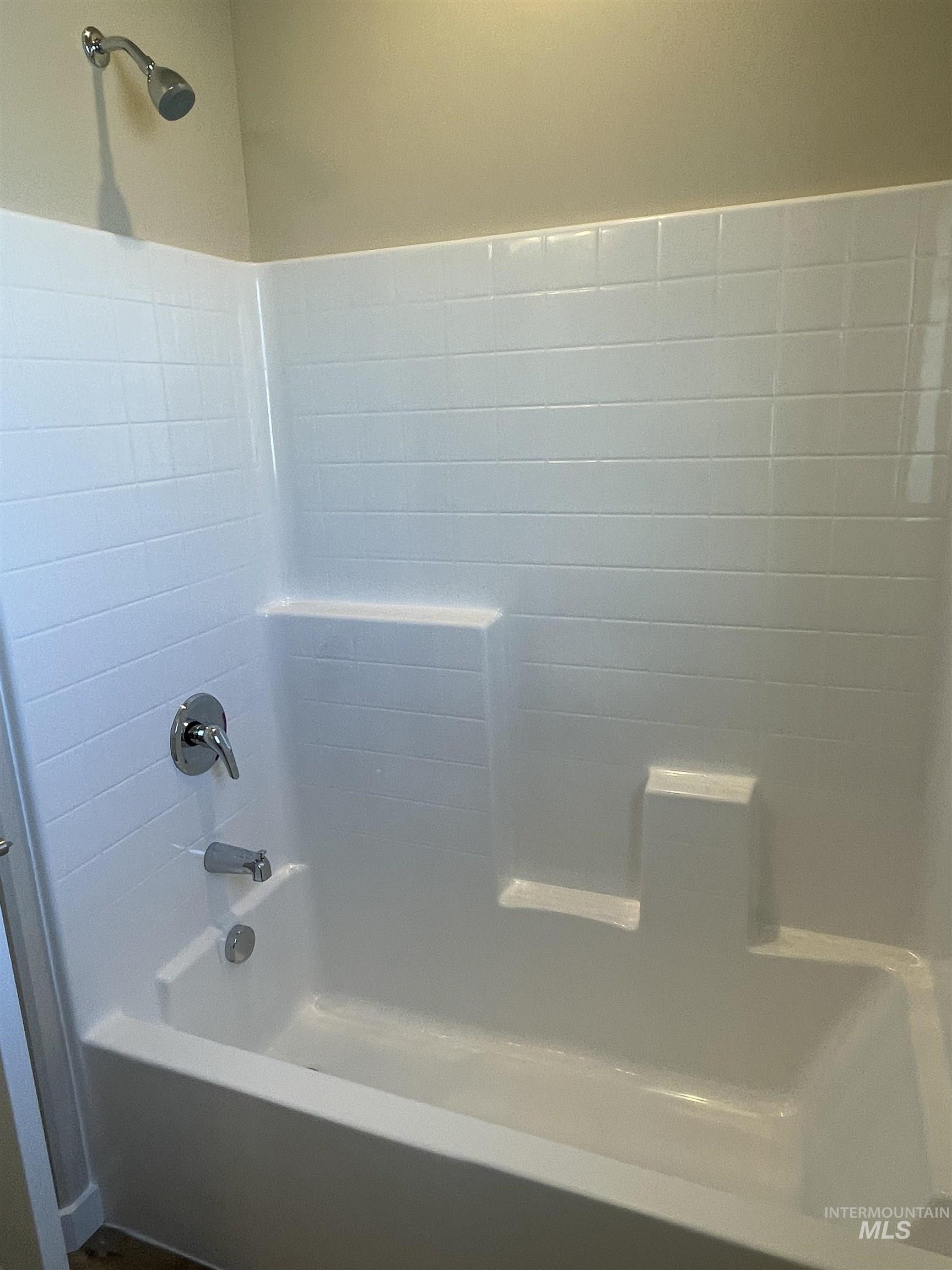 961 Quartz Road Kimberly, ID 83341 - Photo 17 of 19 Full bathroom featuring tub / shower combination