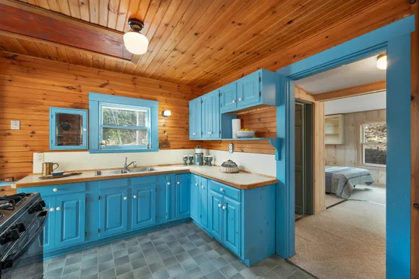$1,595,000 | 20 Boat Cove Road, Alton, NH 03810
