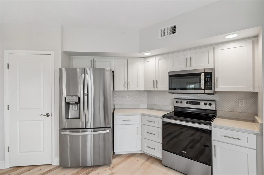 960 Starkey Road, Unit 10301 Largo, FL 33771 - Photo 12 of 48 Gallery Image 12