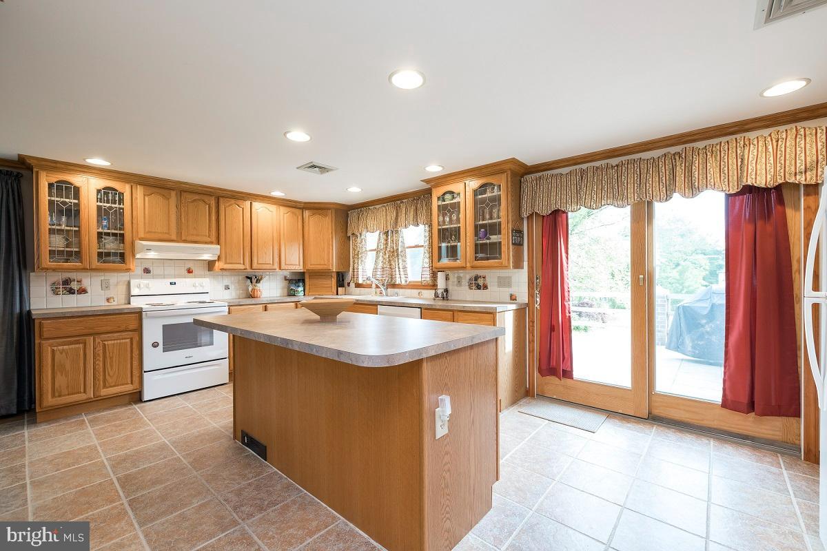3052 Finland Road Pennsburg, PA 18073 - Photo 5 of 42 Kitchen