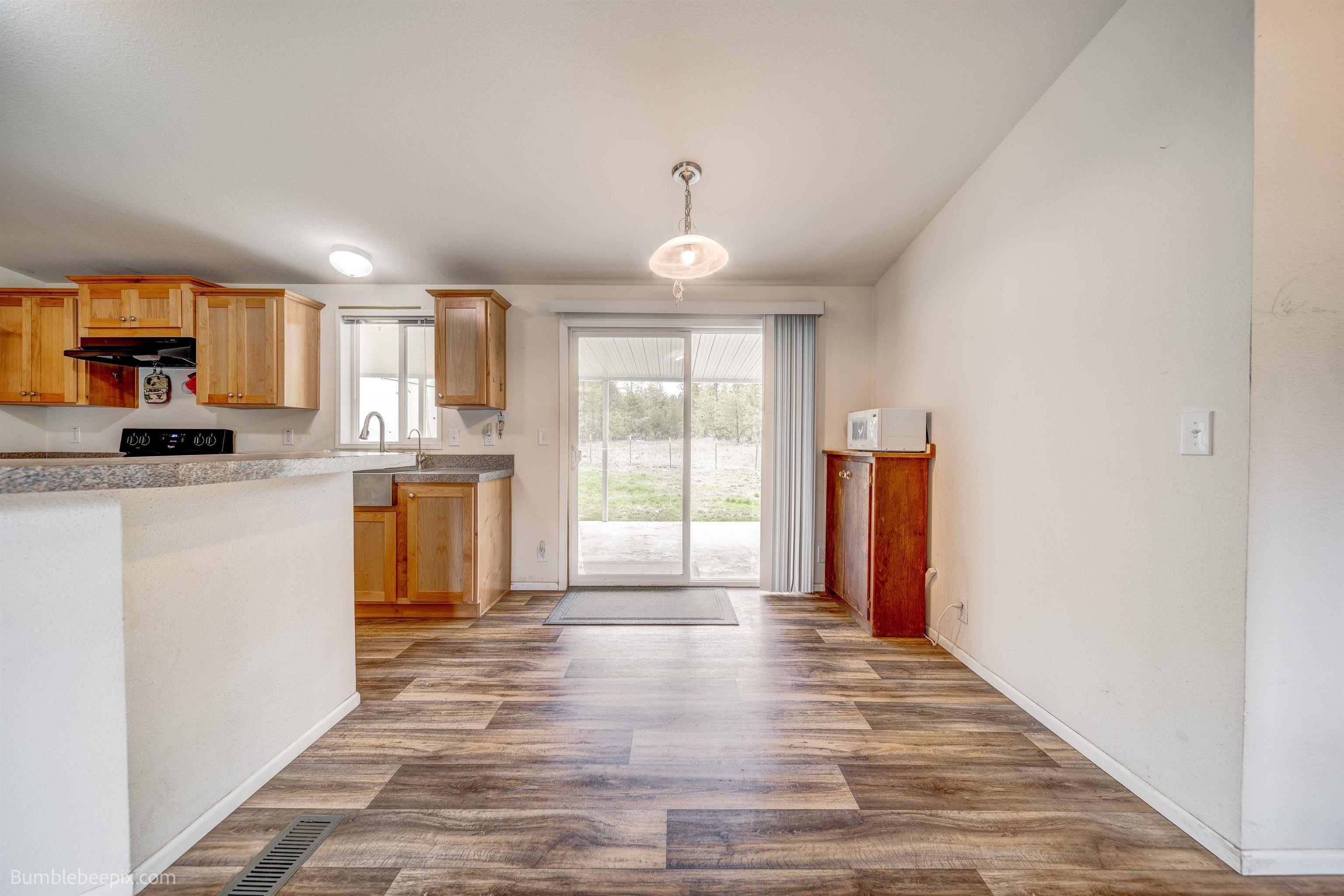 8505 East Valley Road Elk, WA 99009 - Photo 13 of 38
