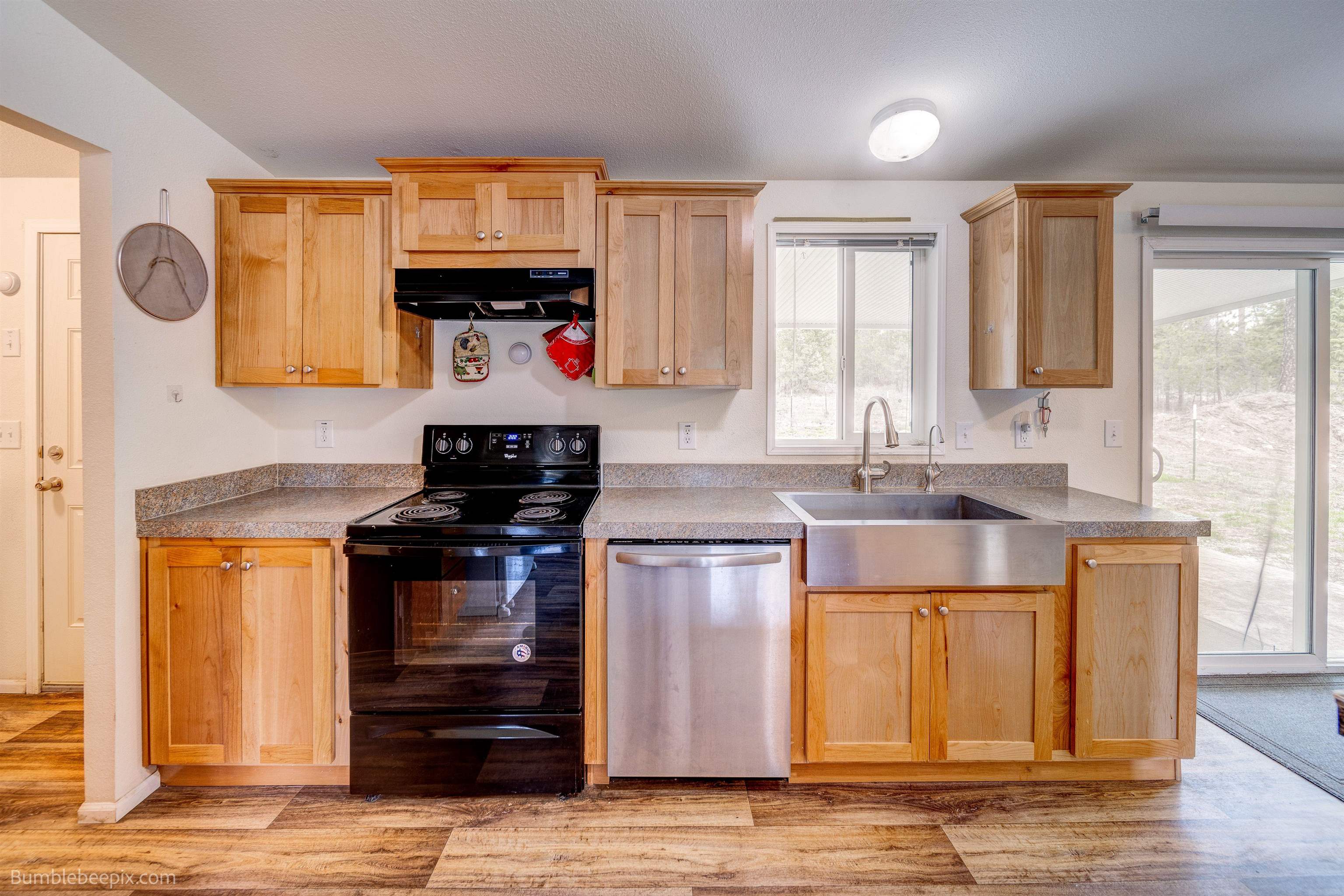 8505 East Valley Road Elk, WA 99009 - Photo 10 of 38