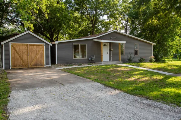 $199,000 | 117 Clark Street, Chenoa, IL 61726