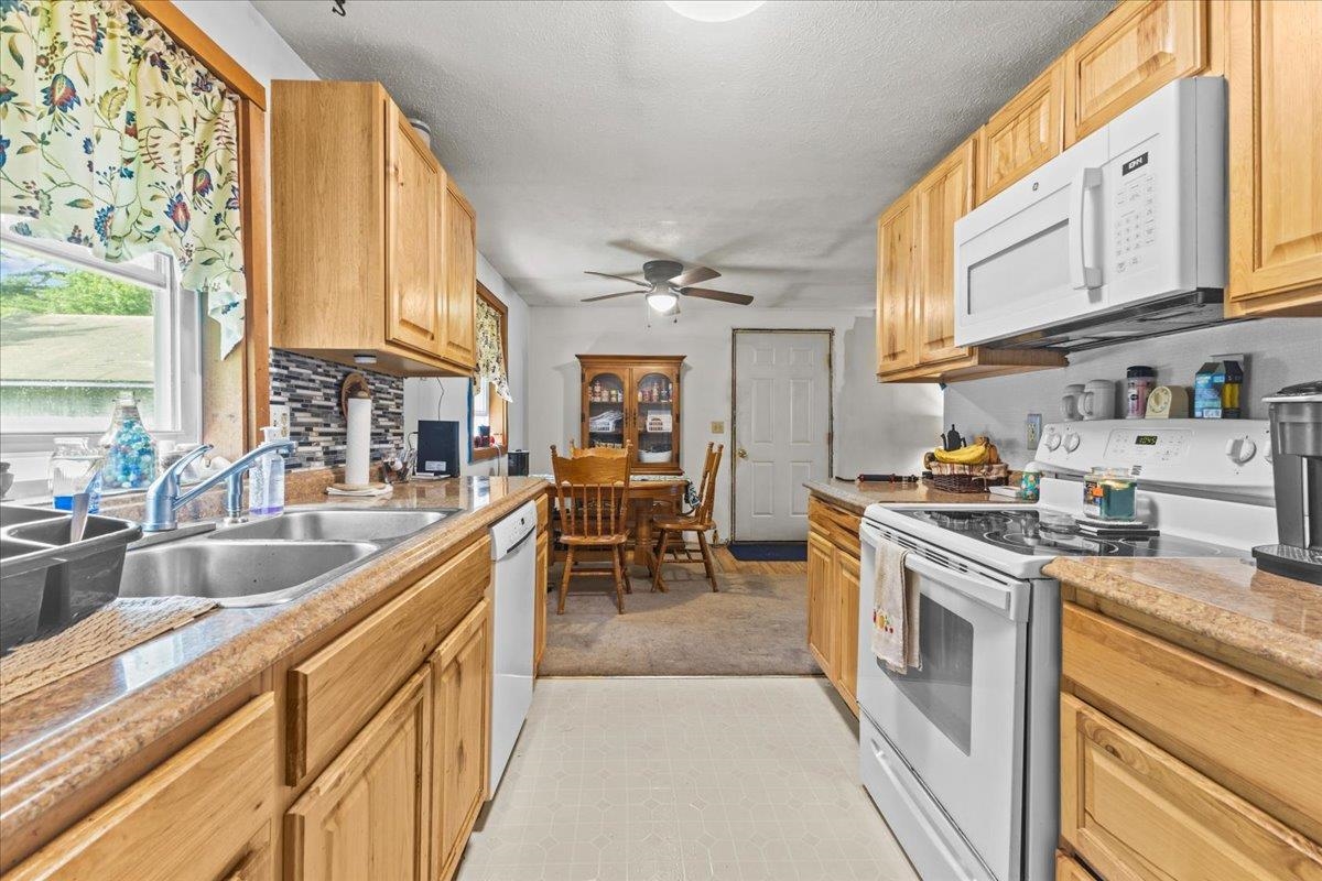 476 Nichols Road Fairfax, VT 05454 - Photo 3 of 21