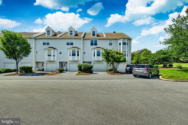 $450,000 | 335 Huntington Court, Unit 31, West Chester, PA 19380