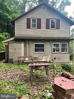 48 Trolley Road Pequea, PA 17565 - Photo 3 of 8 a backyard of a house with seating space