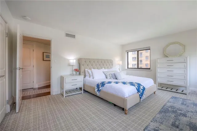 $350,000 | 803 West 48th Street, Unit 404, Kansas City, MO 64112