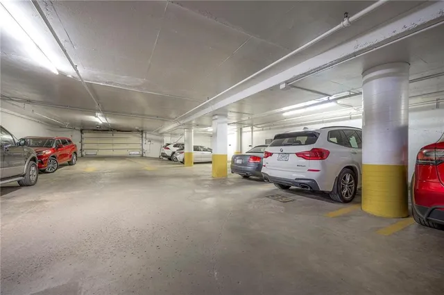 $350,000 | 803 West 48th Street, Unit 404, Kansas City, MO 64112