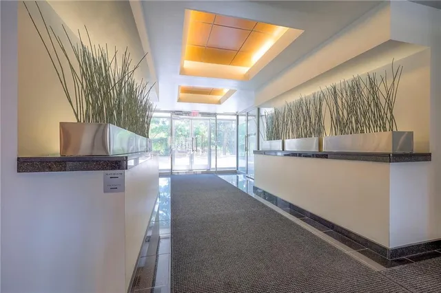 $350,000 | 803 West 48th Street, Unit 404, Kansas City, MO 64112