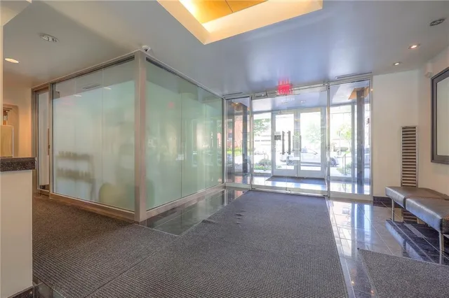 $350,000 | 803 West 48th Street, Unit 404, Kansas City, MO 64112