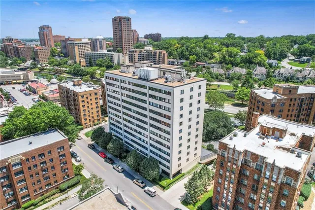 $350,000 | 803 West 48th Street, Unit 404, Kansas City, MO 64112