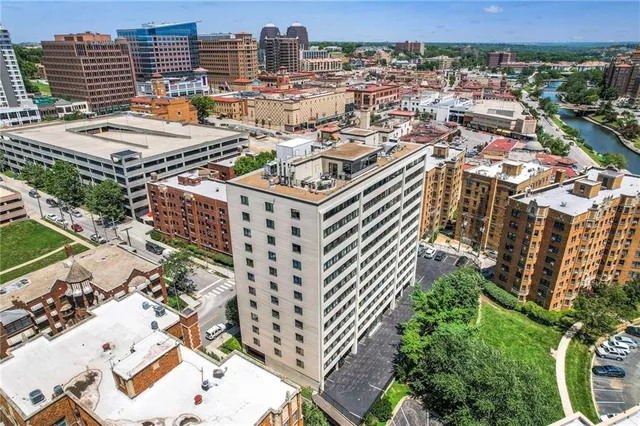 $350,000 | 803 West 48th Street, Unit 404, Kansas City, MO 64112