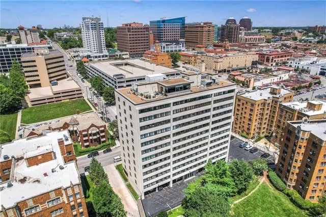 $350,000 | 803 West 48th Street, Unit 404, Kansas City, MO 64112