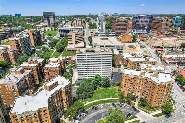 $350,000 | 803 West 48th Street, Unit 404, Kansas City, MO 64112