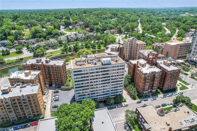 $350,000 | 803 West 48th Street, Unit 404, Kansas City, MO 64112