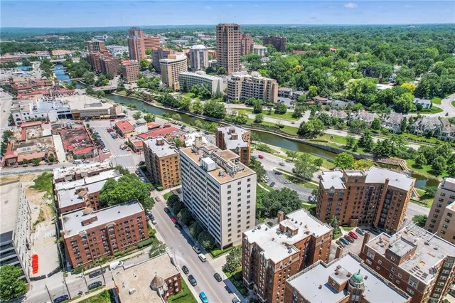 $350,000 | 803 West 48th Street, Unit 404, Kansas City, MO 64112