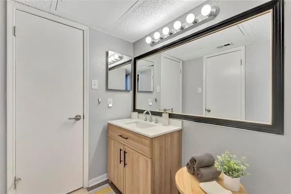 $1,450 | 2750 Holly Hall Street, Unit 812, Houston, TX 77054