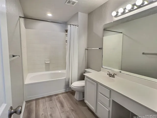 $2,100 | 406 Hampton Cove, Boerne, TX 78006