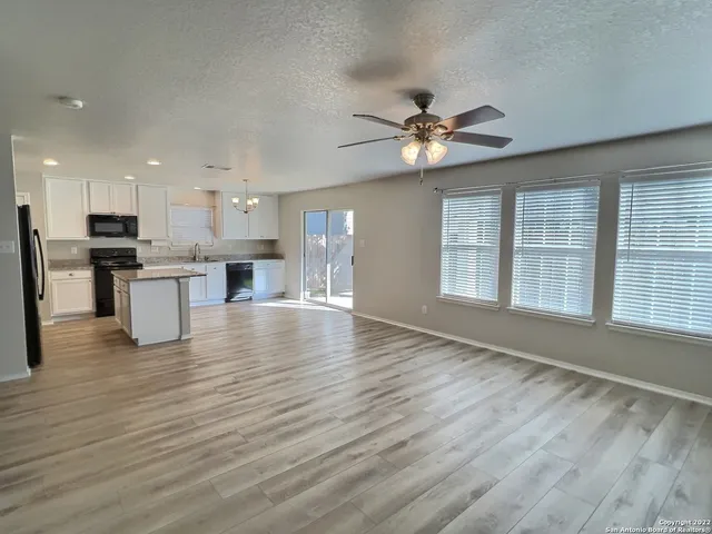 $2,100 | 406 Hampton Cove, Boerne, TX 78006