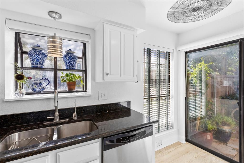 5200 Martel Avenue, Unit 32B Dallas, TX 75206 - Photo 10 of 35 a kitchen that has a sink and a stove
