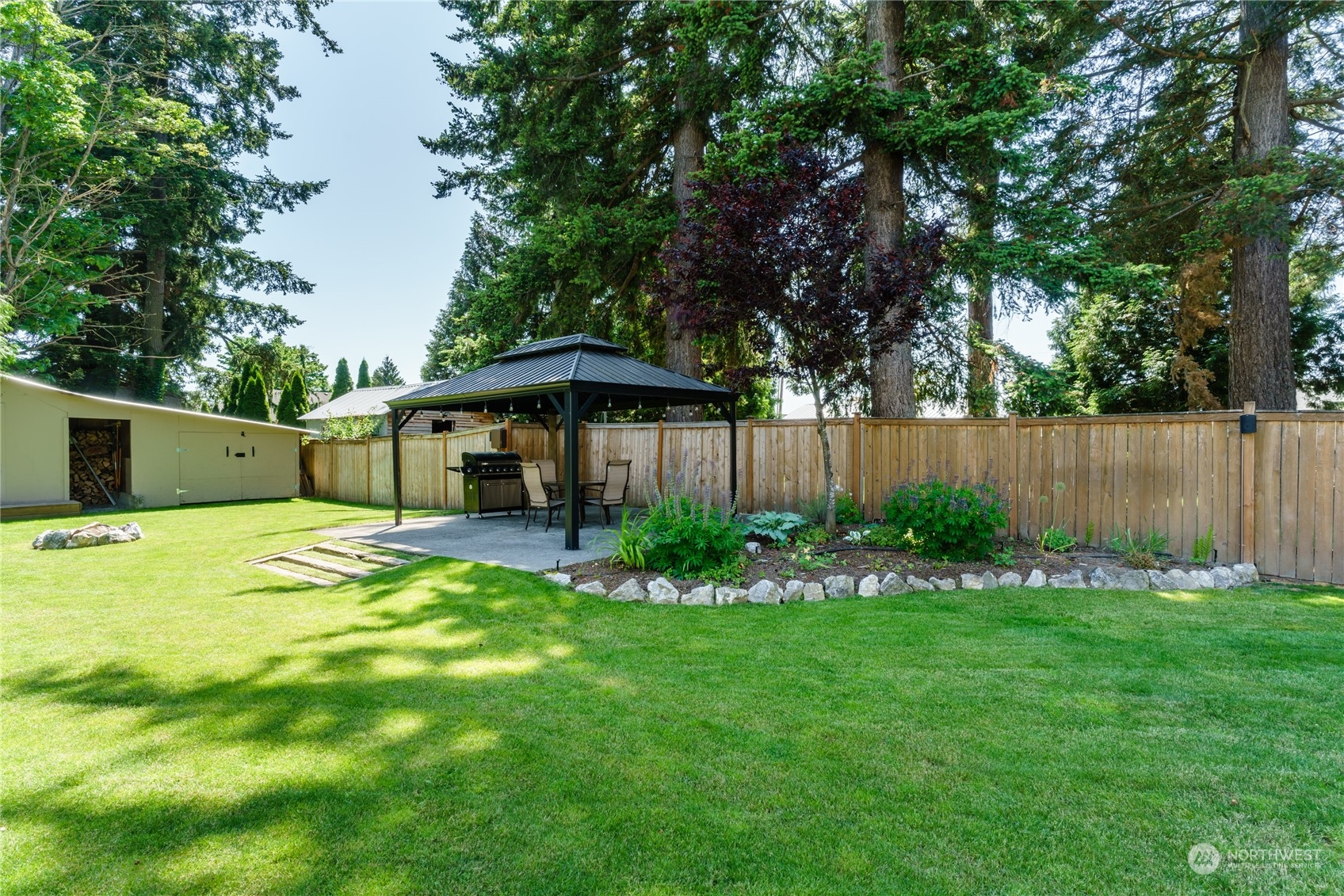 402 West 3rd Street Nooksack, WA 98276 - Photo 4 of 36 a view of a house with backyard and sitting area