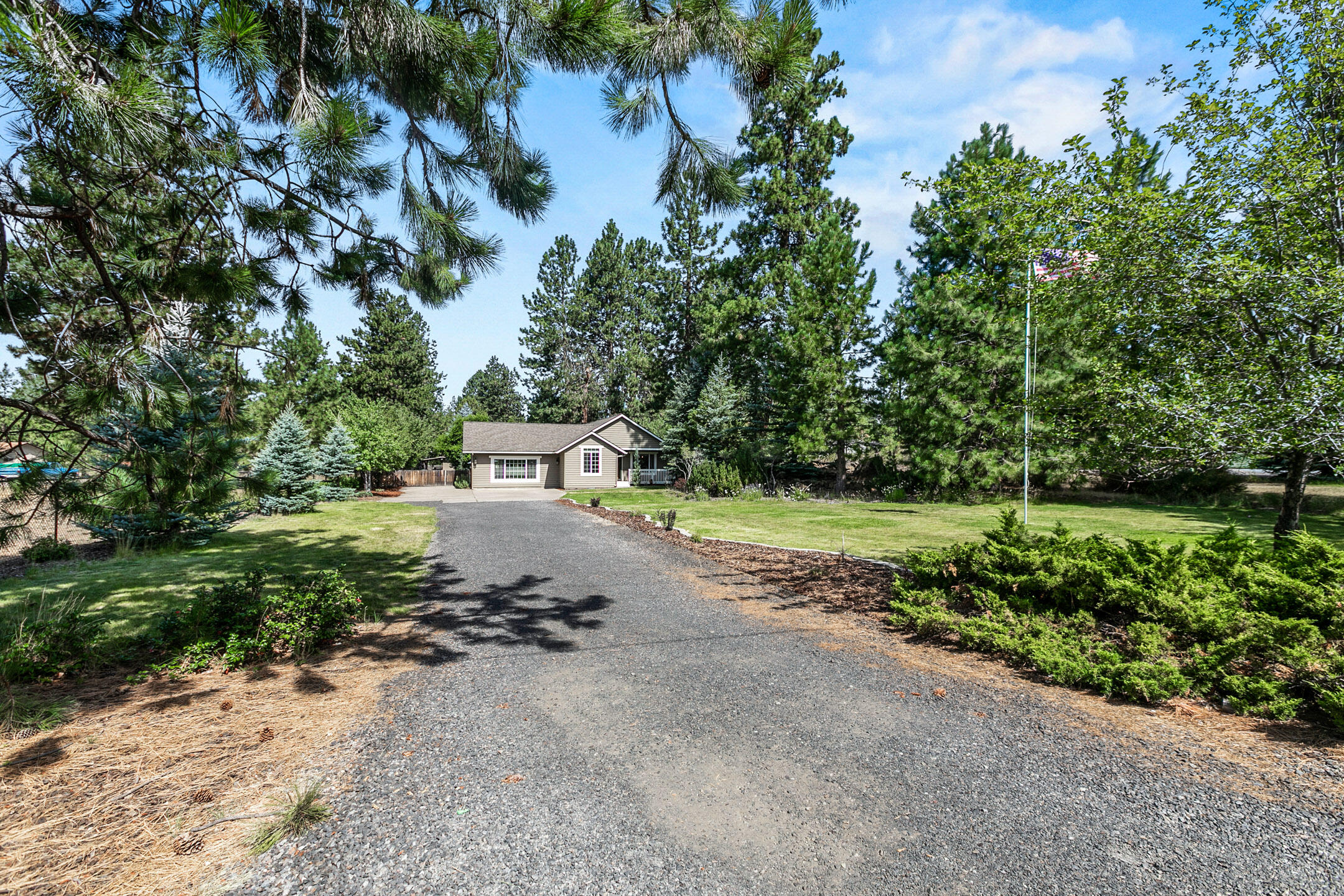 19584 Apache Road Bend, OR 97702 - Photo 41 of 45 2021_08_06_19584_apache_rd-41