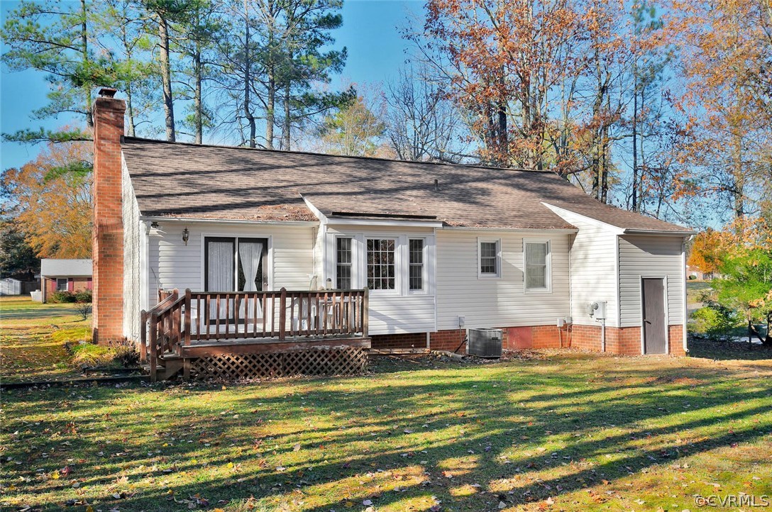 11301 Celtic Road Chesterfield, VA 23838 - Photo 26 of 27 a front view of a house with a garden