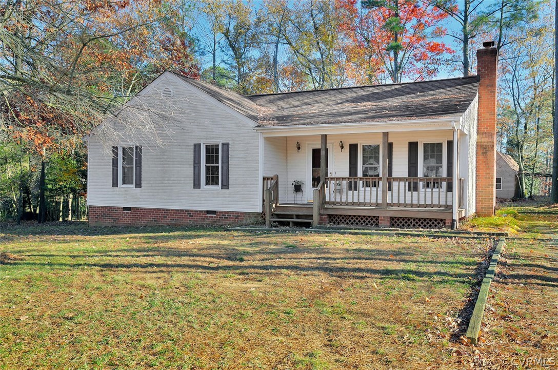 11301 Celtic Road Chesterfield, VA 23838 - Photo 4 of 27 a view of a house with a swimming pool