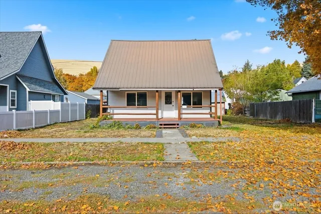 a view of a house with swimming pool