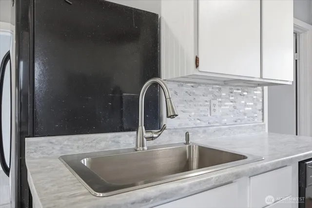 a close view of sink and tap