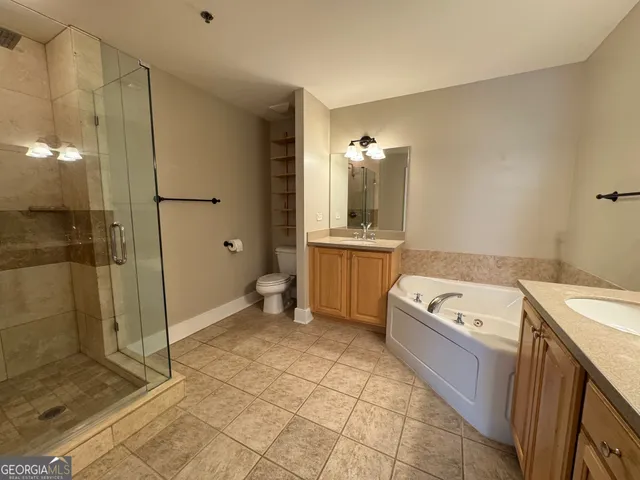 a view of utility room and utility room