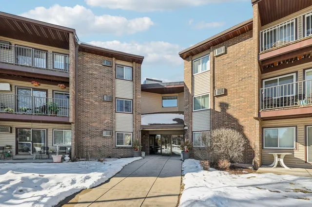$180,000 | 3425 Golfview Drive, Unit 216, Eagan, MN 55123