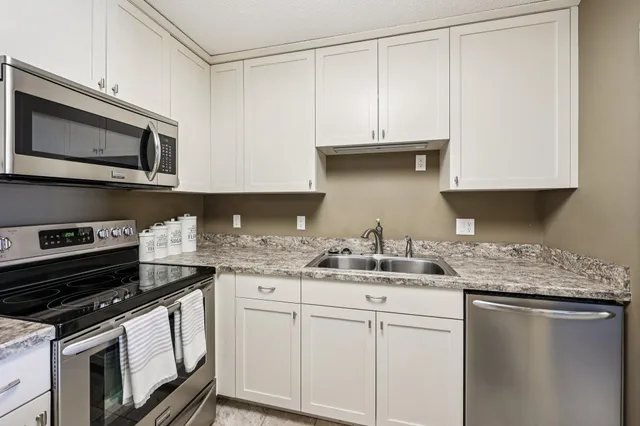 $180,000 | 3425 Golfview Drive, Unit 216, Eagan, MN 55123