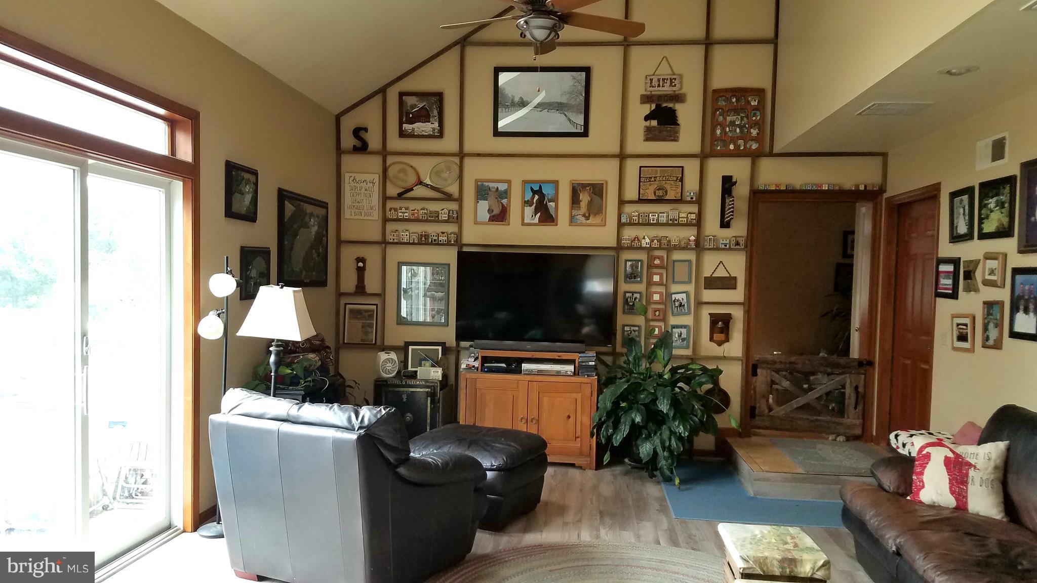 4333 Hoffmanville Road Manchester, MD 21102 - Photo 22 of 30 Family Room