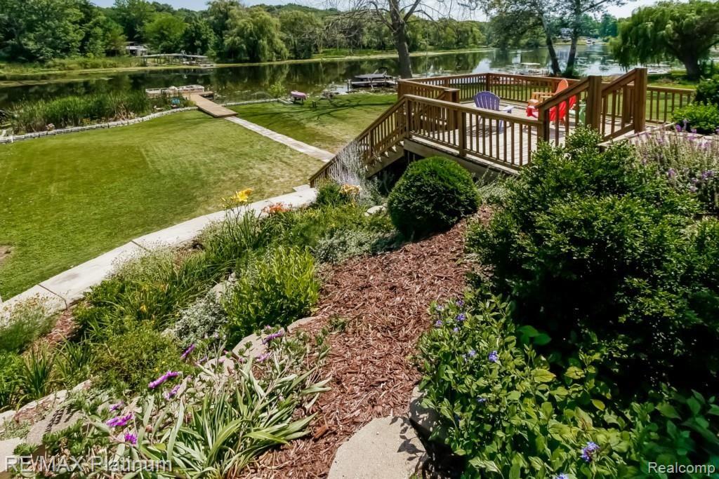 9033 Riverside Drive Brighton, MI 48116 - Photo 74 of 90 091-Exterior-1933100-medium.jpg