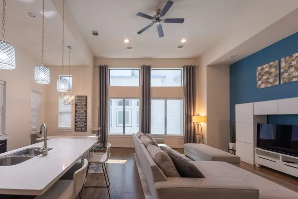 $345,000 | 94 North Hutcheson Street, Houston, TX 77003