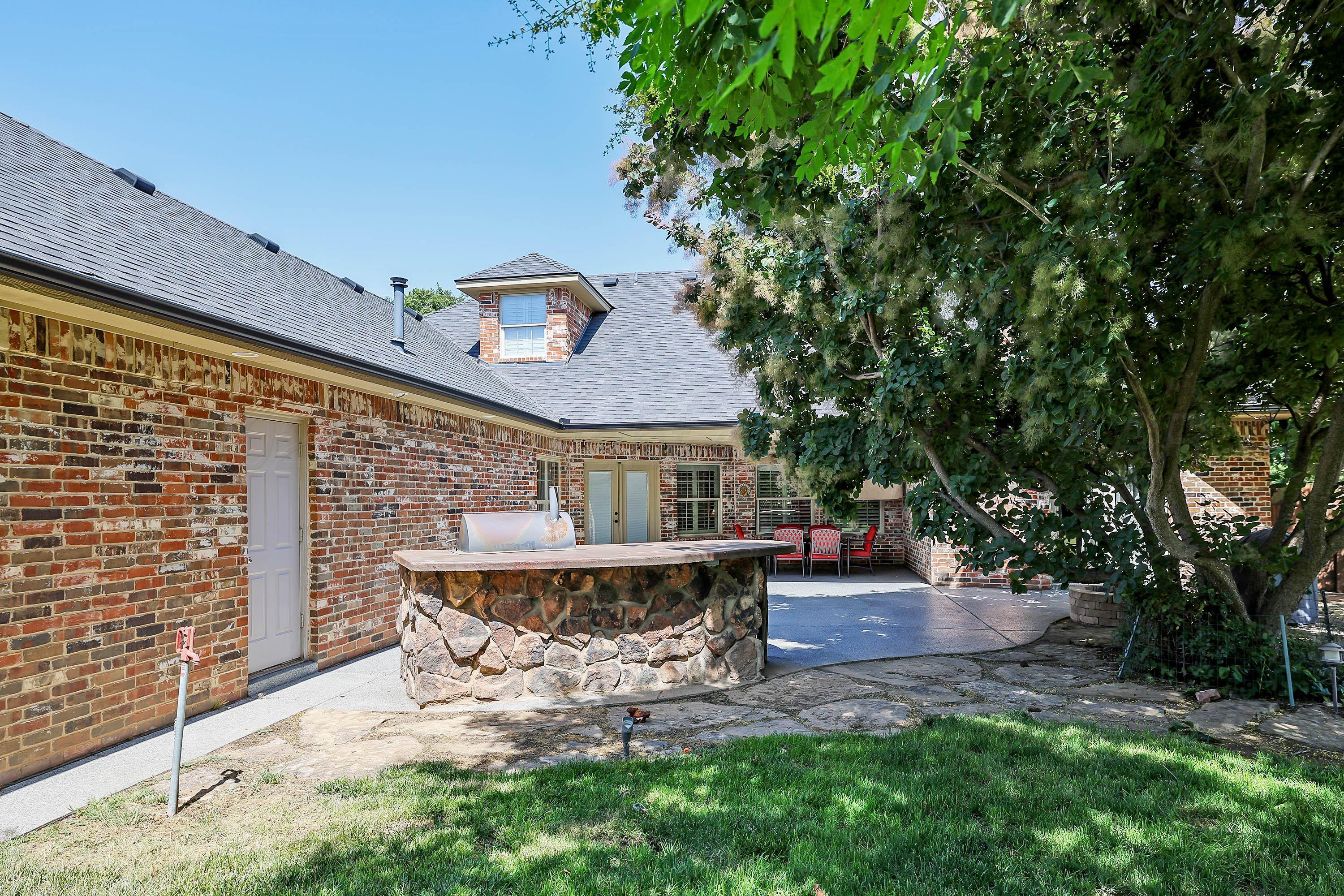 9220 Greyhawk Road Amarillo, TX 79119 - Photo 42 of 50 a view of a house with backyard and sitting area