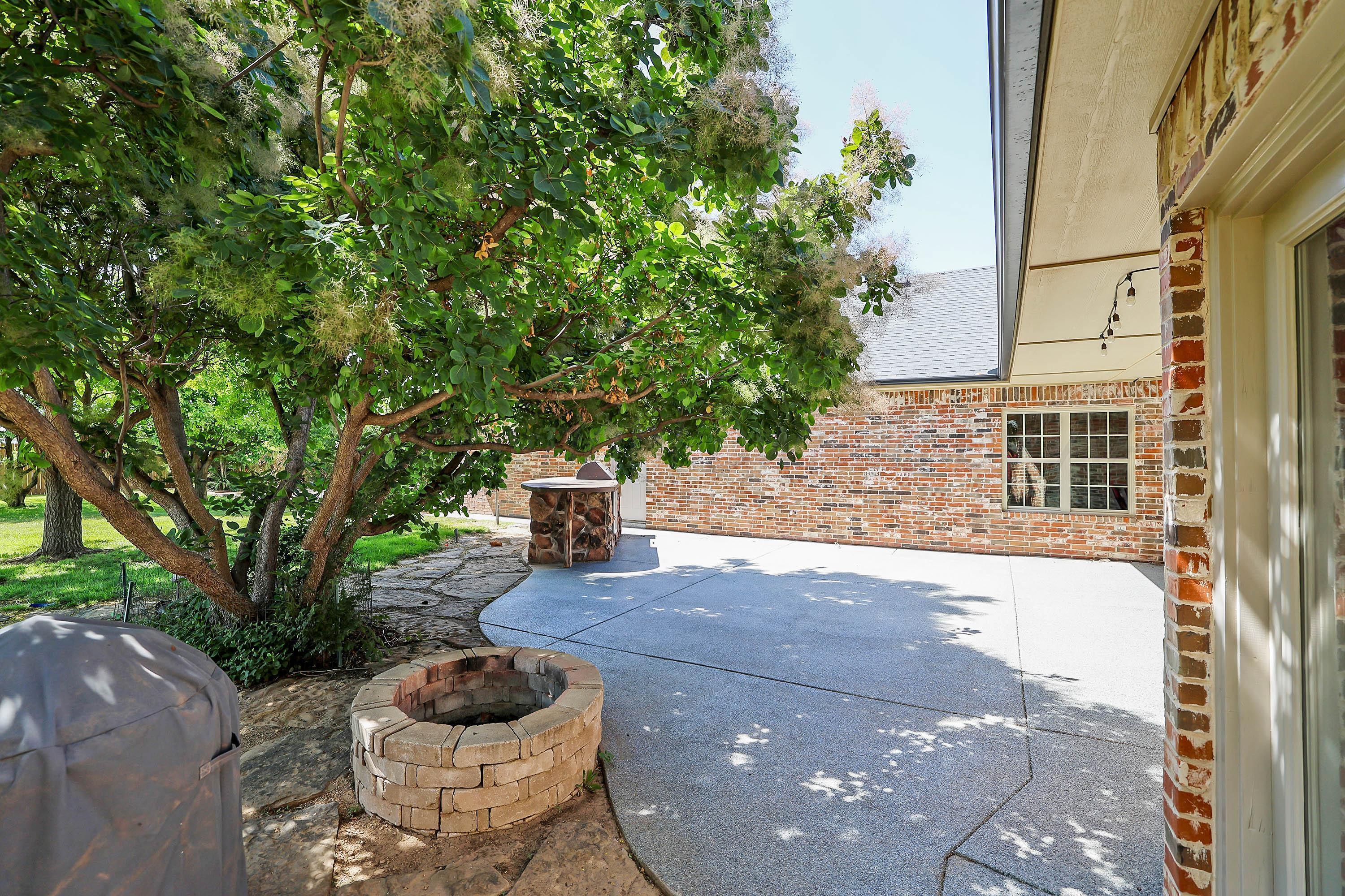 9220 Greyhawk Road Amarillo, TX 79119 - Photo 44 of 50 a view of a porch with furniture