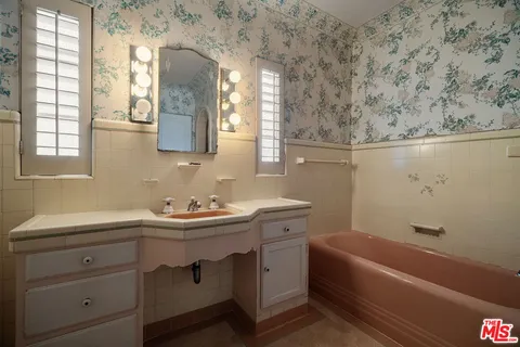 $6,750,000 | 14900 Camarosa Drive, Pacific Palisades, CA 90272