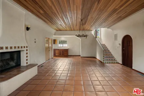 $6,750,000 | 14900 Camarosa Drive, Pacific Palisades, CA 90272