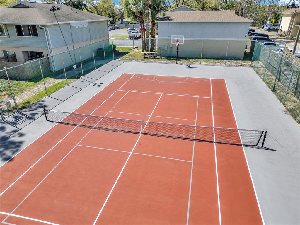209 Red Cedar Place, Unit 209 Brandon, FL 33510 - Photo 50 of 56 a backyard with table and chairs