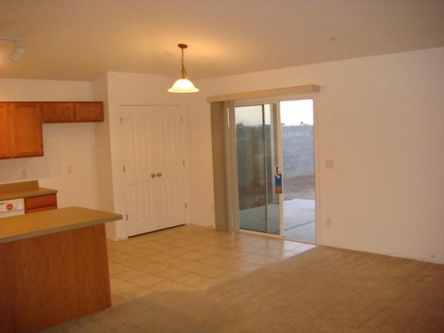 2736 West Grenadine Road Phoenix, AZ 85041 - Photo 11 of 12 dining