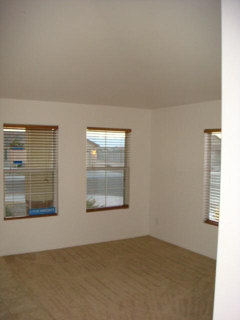 2736 West Grenadine Road Phoenix, AZ 85041 - Photo 12 of 12 family room