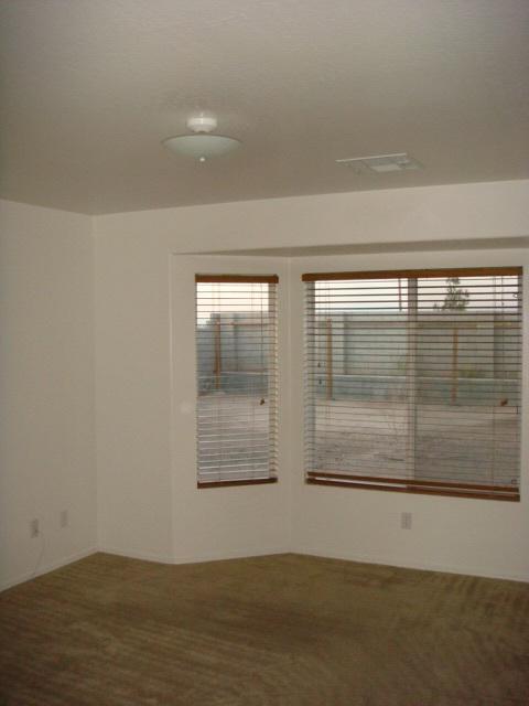 2736 West Grenadine Road Phoenix, AZ 85041 - Photo 6 of 12 master