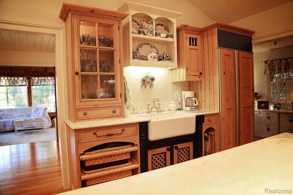 10465 Reese Road Clarkston, MI 48348 - Photo 17 of 58 Kitchen opens out to Sun Filled Florida Room
