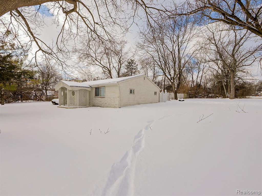 25323 Orchard Lake Road Farmington, MI 48336 - Photo 31 of 42