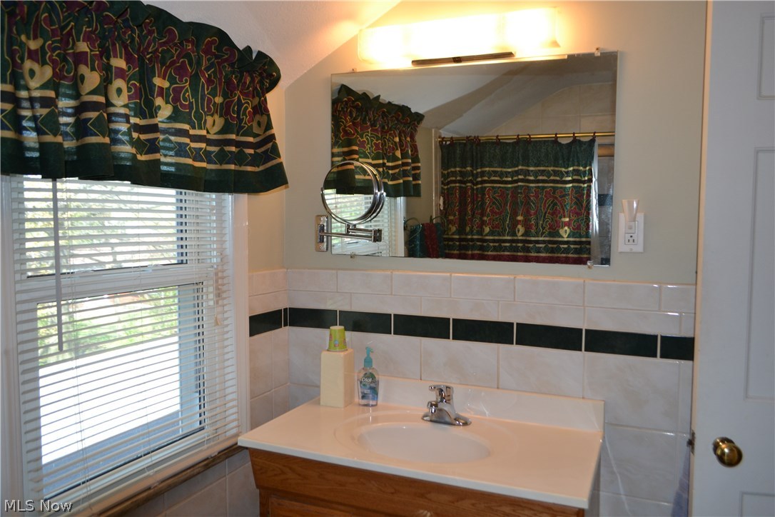 830 Quilliams Road Cleveland Heights, OH 44121 - Photo 26 of 35 Beautiful tiled walls in neutral colors. Ready for your special accessories.
